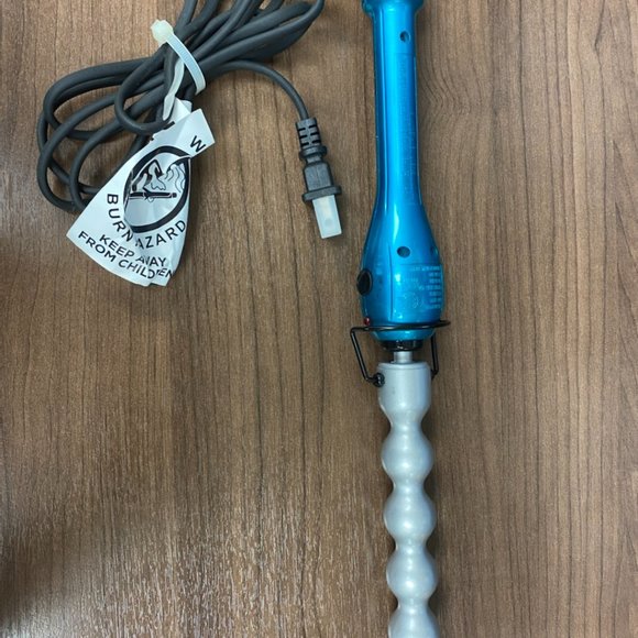 Bed Head BH320 Rock 'n' Roller Ceramic Styling Iron (Open Box) - Picture 4 of 4